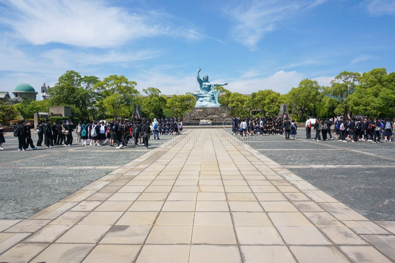 Parc de paix de Nagasaki à Nagasaki, statue de paix photographie stock libre de droits Parc de paix de Nagasaki à Nagasaki, statue de paix photographie stock libre de droits