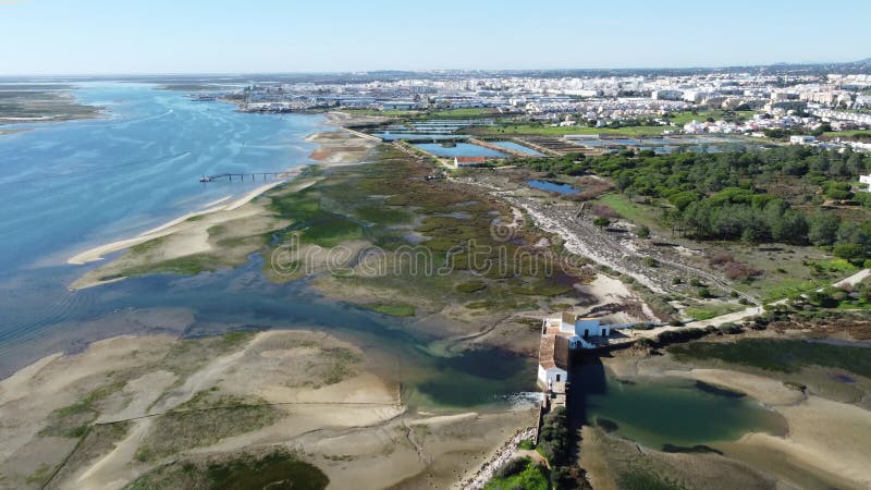 Parc naturel salines et ville blanche d'olhao algarve portugal