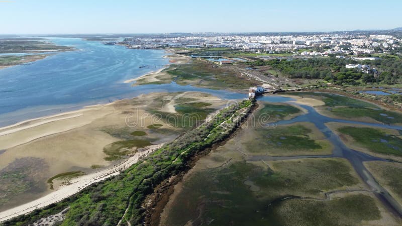 Parc naturel salines et ville blanche d'olhao algarve portugal