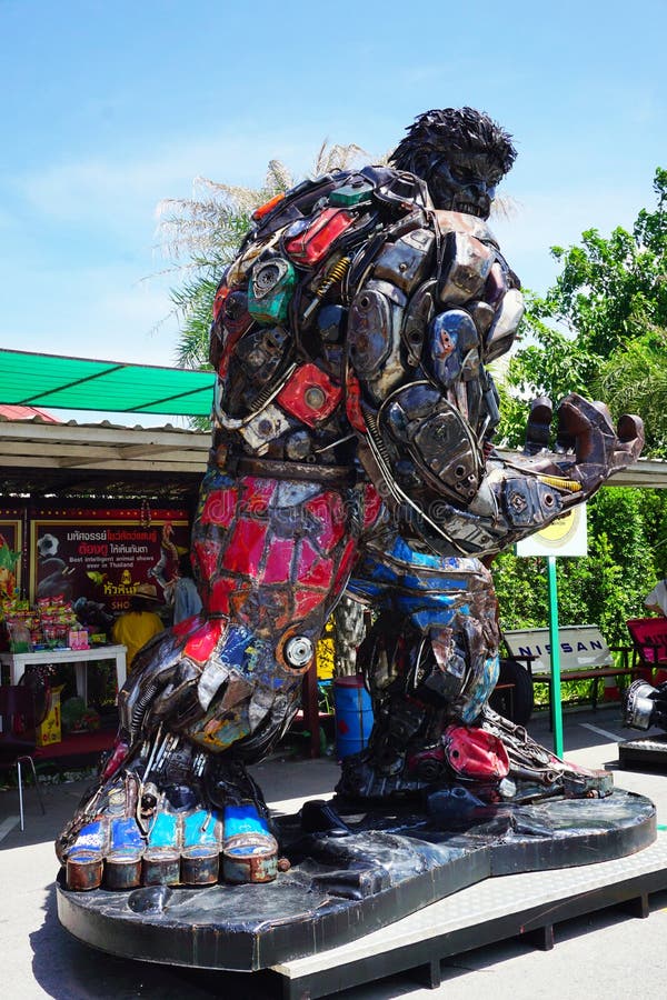 Parc à thème en acier réutilisé de robots en métal au spectacle d'animaux de Hua Hin Tique : Modèle de patriote de fer