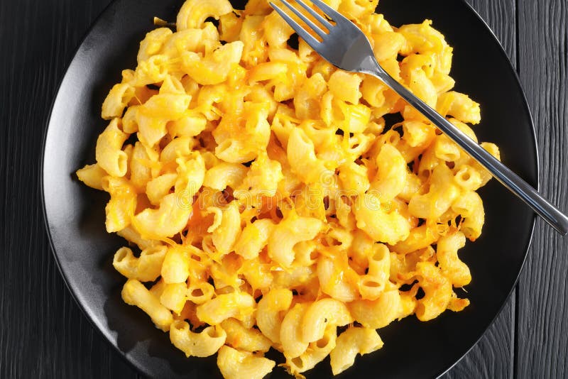 Parcela deliciosa de Mac e de queijo quentes fotos de stock Parcela deliciosa de Mac e de queijo quentes fotos de stock