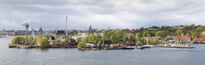 Parco di divertimenti Grona Lund, Stoccolma di vista immagine stock libera da diritti Parco di divertimenti Grona Lund, Stoccolma di vista immagine stock libera da diritti