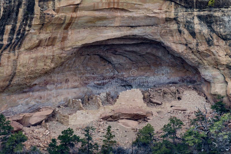 Parco nazionale del verde di MESA - abitazione di scogliera nella lan della montagna del deserto fotografia stock Parco nazionale del verde di MESA - abitazione di scogliera nella lan della montagna del deserto fotografia stock