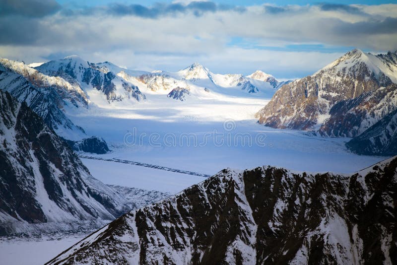 Parco nazionale e riserva di Kluane, montagne e ghiacciai immagini stock Parco nazionale e riserva di Kluane, montagne e ghiacciai immagini stock