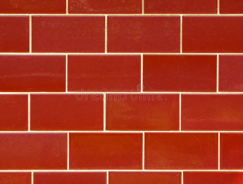 Pared de cerámica roja de ladrillo baldosas coloridas para el baño, el lavabo y la cocina Antecedentes de la piedra natural de pi fotos de archivo libres de regalías Pared de cerámica roja de ladrillo baldosas coloridas para el baño, el lavabo y la cocina Antecedentes de la piedra natural de pi fotos de archivo libres de regalías