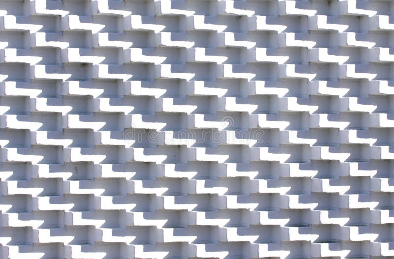 Pared de ladrillo blanca en modelo inusual con los ladrillos que se pegan hacia fuera fotografía de archivo libre de regalías Pared de ladrillo blanca en modelo inusual con los ladrillos que se pegan hacia fuera fotografía de archivo libre de regalías