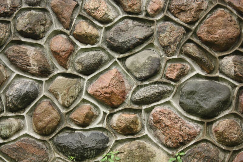 Muro De Pedra Calcária De Grandes Pedras Granitas. Uma Parede De Pedras  Fixada Com Argamassa De Cimento. Imagem de Stock - Imagem de cobblestona,  sujo: 218194613