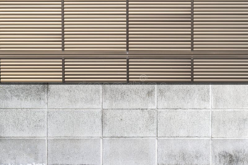 Parede metálica e parede dos blocos de cimento imagem de stock royalty free