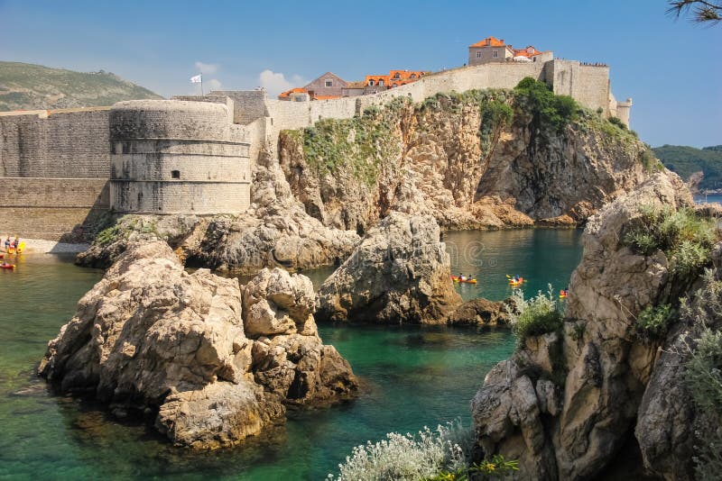 Paredes do forte e da cidade de Bokar dubrovnik Croácia imagens de stock Paredes do forte e da cidade de Bokar dubrovnik Croácia imagens de stock