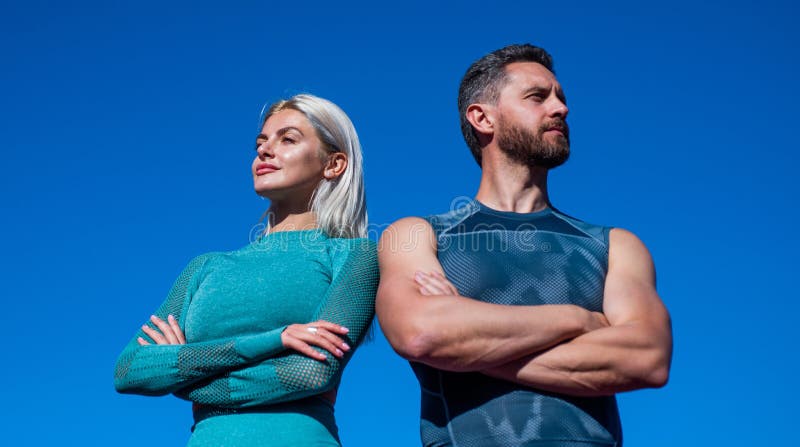 vegetariano lección Correo aéreo Pareja De Deportes De Confianza. Hombre Musculoso Y Mujer Sexy En Ropa  Deportiva. La Gente Atleta Siente éxito. Entrenador De Fitn Imagen de  archivo - Imagen de ajuste, sportswear: 203840317