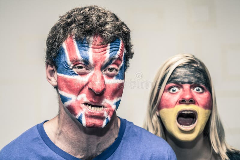 Homem Assustador Com a Bandeira Britânica Pintada Na Cara Foto de Stock -  Imagem de bandeira, britânico: 44105612