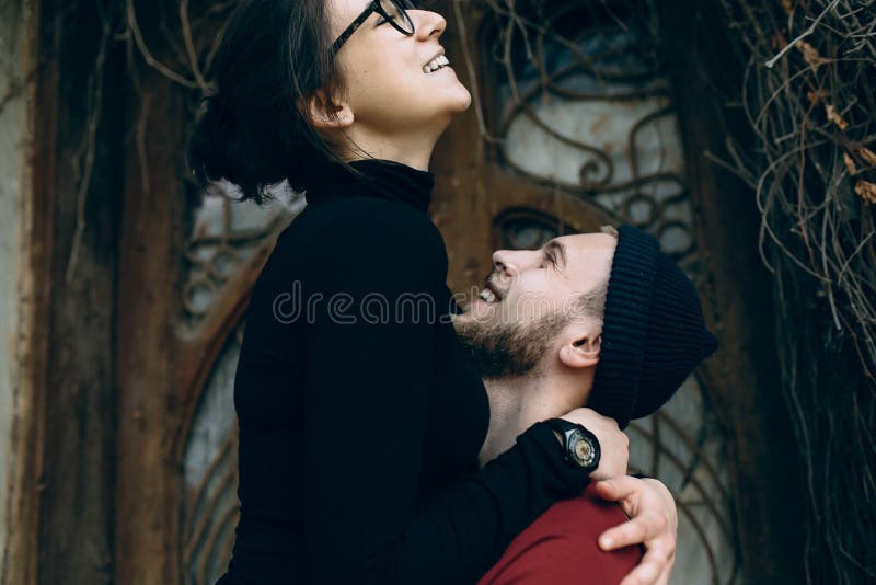 Pares bonitos novos fotografia de stock royalty free