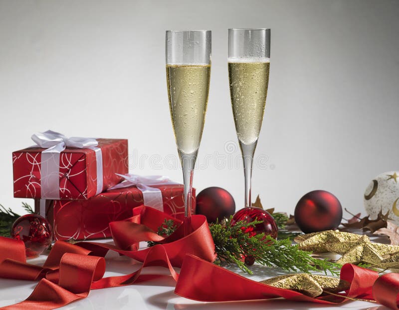 Pares del vidrio de champán Celebración o la Navidad del Año Nuevo fotografía de archivo libre de regalías Pares del vidrio de champán Celebración o la Navidad del Año Nuevo fotografía de archivo libre de regalías