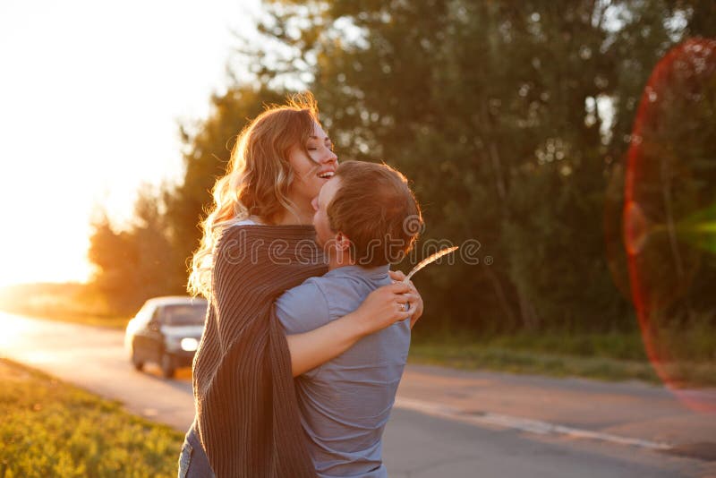 Pares en una carretera nacional foto de archivo
