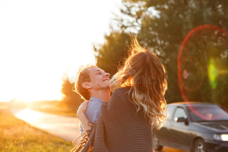 Pares en una carretera nacional imágenes de archivo libres de regalías