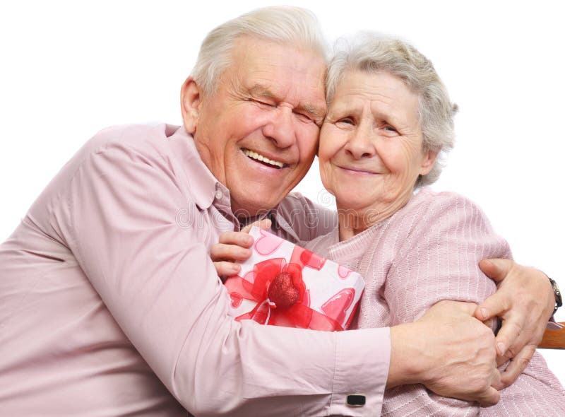 Pares y rectángulo mayores sonrientes con el regalo imágenes de archivo libres de regalías Pares y rectángulo mayores sonrientes con el regalo imágenes de archivo libres de regalías