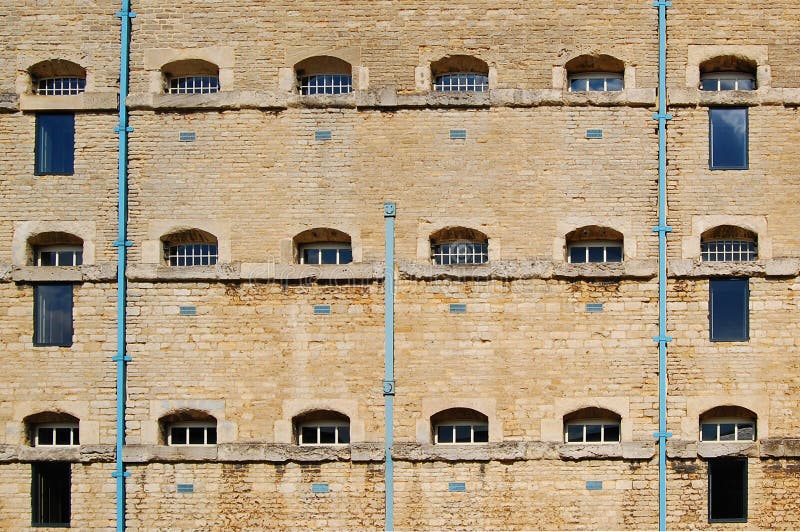 Parete del blocchetto della cella di prigione fotografie stock libere da diritti Parete del blocchetto della cella di prigione fotografie stock libere da diritti