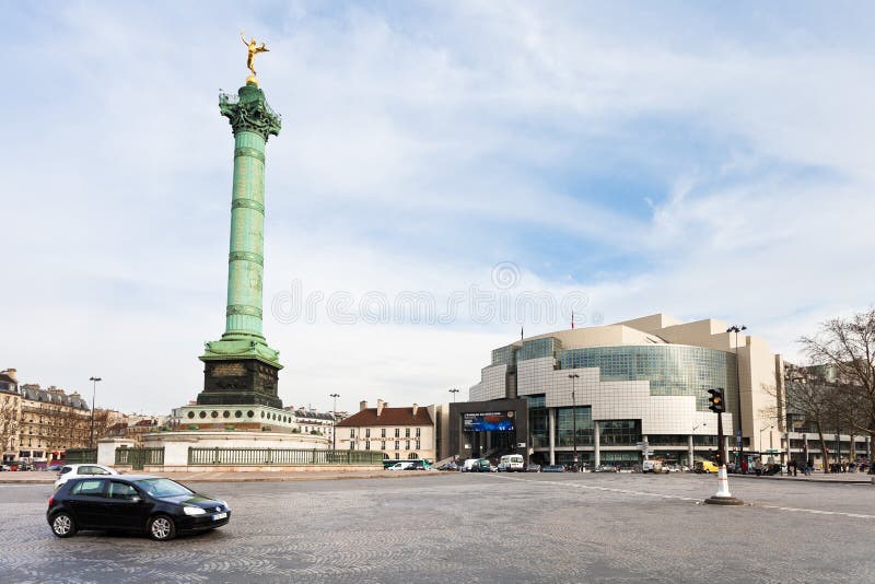 Panorama di Place de la Bastille a Parigi fotografia stock libera da diritti Panorama di Place de la Bastille a Parigi fotografia stock libera da diritti