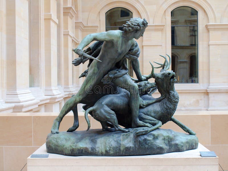 Scultura del cacciatore nel museo del Louvre. 21 giugno 2012. Parigi fotografia stock