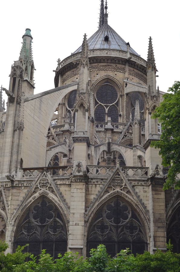 PARIJS, FRANKRIJK - MAART 29, 2014: NOTRE DAME-KATHEDRAAL stock afbeelding PARIJS, FRANKRIJK - MAART 29, 2014: NOTRE DAME-KATHEDRAAL stock afbeelding