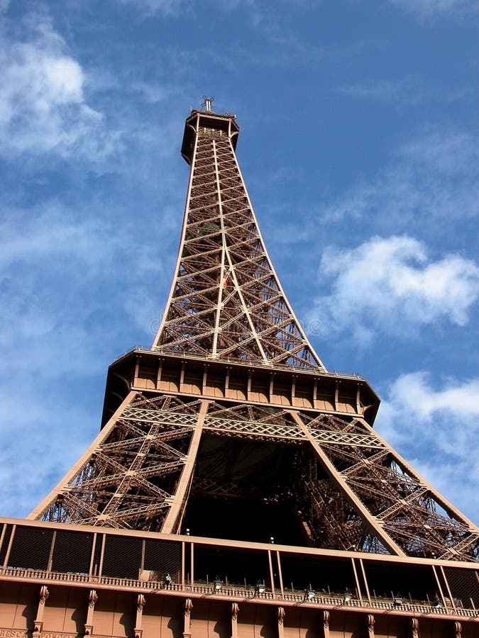 Pohľad z Eiffelovej veže, slávny orientačný bod Paríža, Francúzsko.