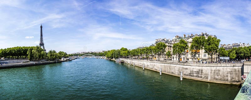 Paris avec la vue à Tour Eiffel - la Seine photographie stock Paris avec la vue à Tour Eiffel - la Seine photographie stock