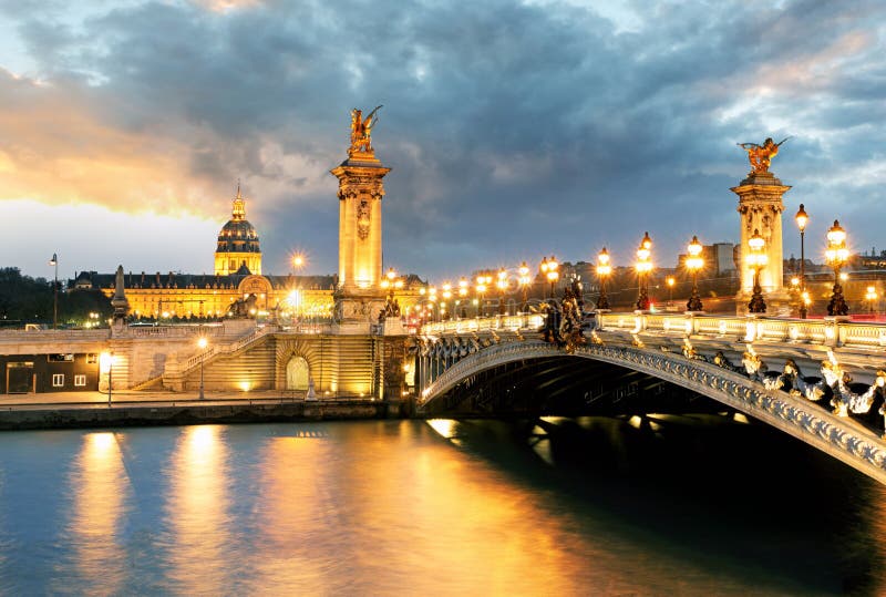 Paris bro Alexandre 3, III och Seine River royaltyfri fotografi Paris bro Alexandre 3, III och Seine River royaltyfri fotografi