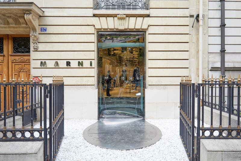 Paris, France, Women Shoppers, WIndow Shopping Street, Chanel Luxury  Fashion Brands Shops, LVMH on Avenue Montaigne Stock Photo - Alamy