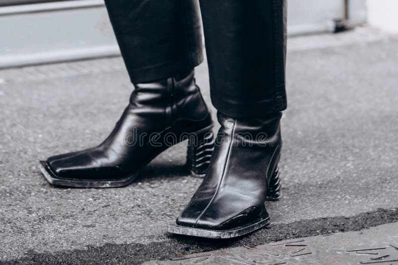 Paris France October 2022 Woman Wearing Black Leather Kelly Handbag – Stock  Editorial Photo © photo-lime #626155404