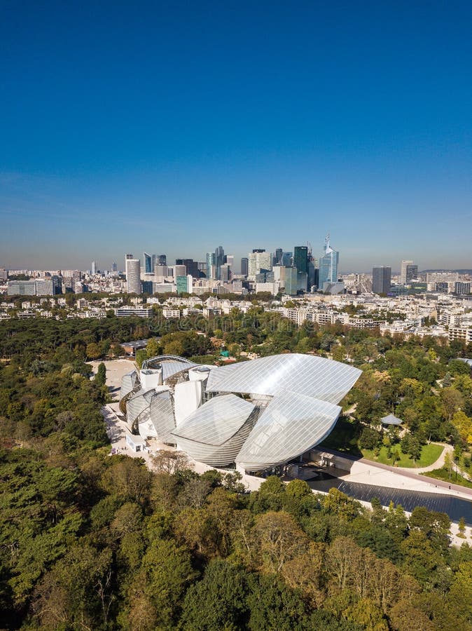 Louis Vuitton Foundation, Paris Editorial Photography - Image of house, cloudless: 127685972