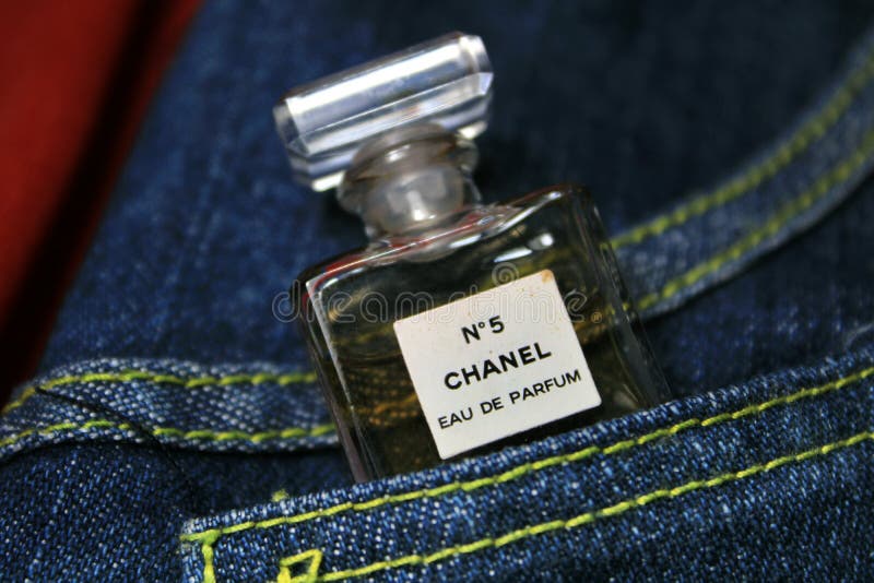 Chanel No 5 French Perfume Parfum Bottle Box Isolated Dark Background ...