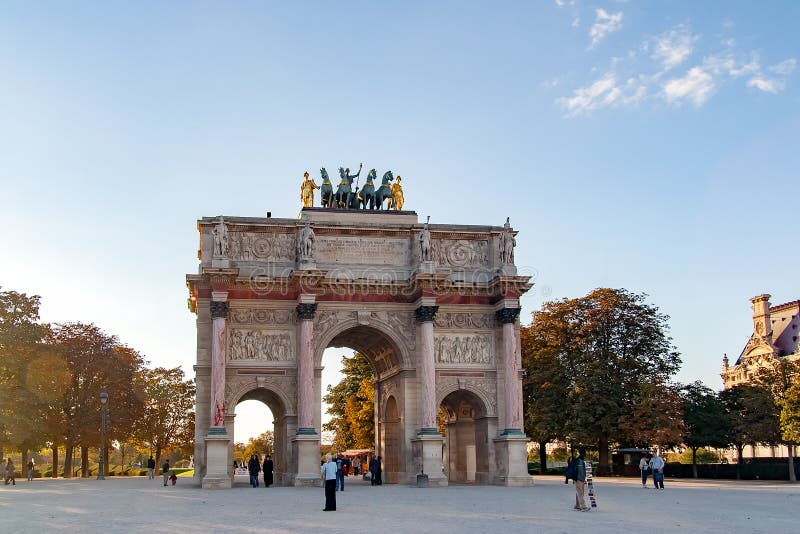 PARIS, FRANKREICH AM 22. APRIL Arc de Triomphe du Carrousel lizenzfreie stockbilder PARIS, FRANKREICH AM 22. APRIL Arc de Triomphe du Carrousel lizenzfreie stockbilder
