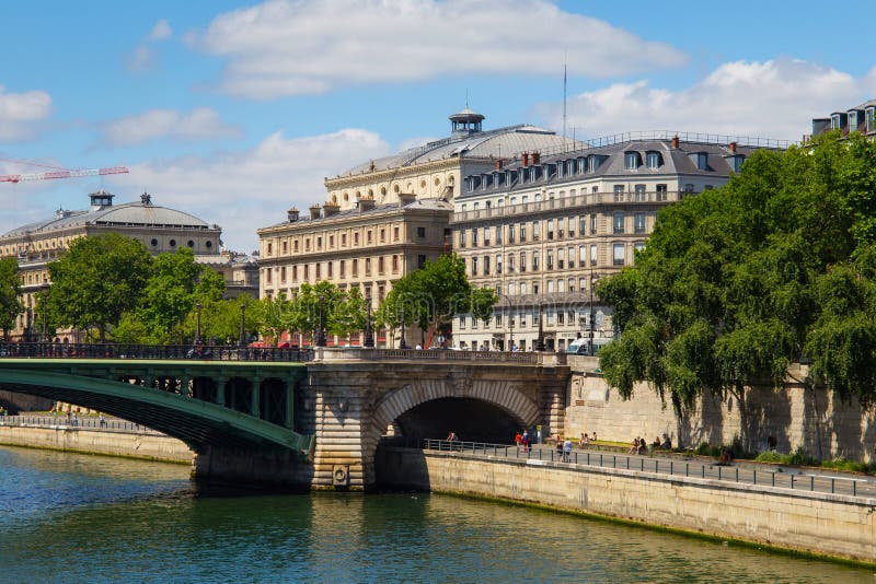 PARIS, FRANKRIJK - 23 JUNI, 2017: Mening van het Theater van de stad Ville of Sarah-Bernhardt Is één van de twee gebouwde theater stock fotografie PARIS, FRANKRIJK - 23 JUNI, 2017: Mening van het Theater van de stad Ville of Sarah-Bernhardt Is één van de twee gebouwde theater stock fotografie