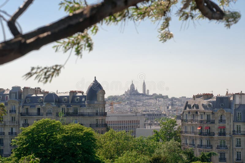 paris för parc för butteschaumont montmartre sikt arkivfoto paris för parc för butteschaumont montmartre sikt arkivfoto