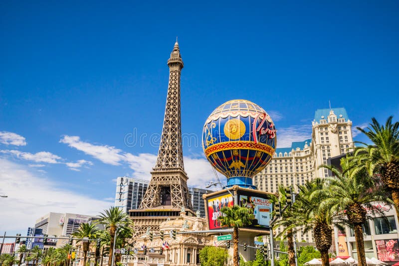 Paris on the strip in Las Vegas, Eiffel Tower Restaurant Stock Photo - Alamy