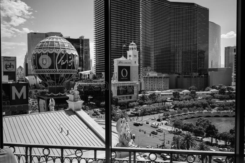 LAS VEGAS, USA - APRIL 14, 2014: Paris Las Vegas hotel view in Las Vegas.  The hotel is among 30 largest hotels in the world with 2,916 rooms Stock  Photo - Alamy