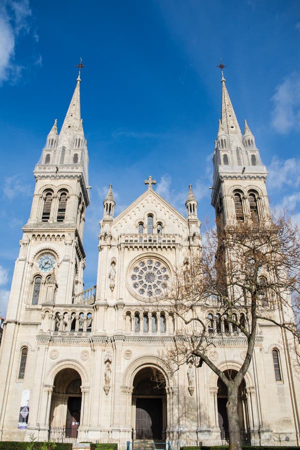 O Monumento a Ambroise Thomas No Parc Monceau Paris France Imagem de Stock Imagem de flores