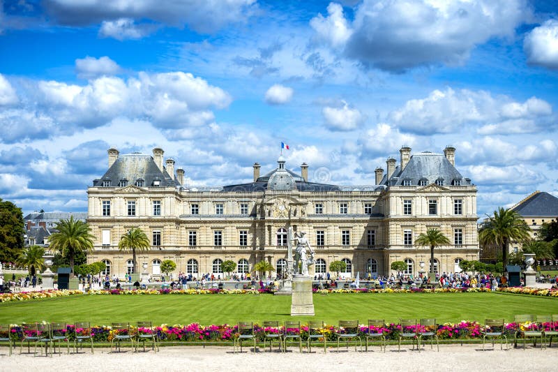 Paris: Os jardins Jardin du Luxemburgo e palácio de Luxemburgo france fotos de stock royalty free Paris: Os jardins Jardin du Luxemburgo e palácio de Luxemburgo france fotos de stock royalty free