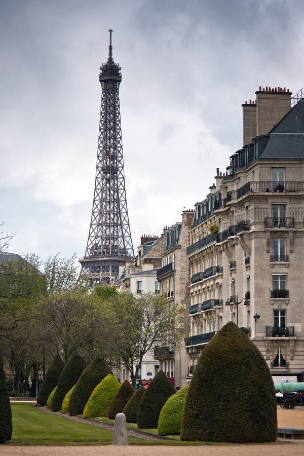 rue paris tour eiffel