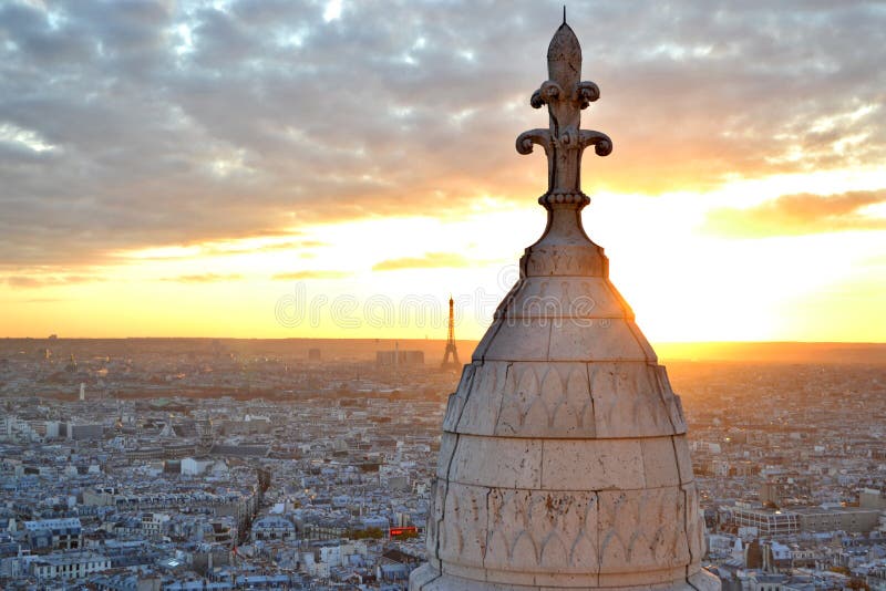 Pohľad z Baziliky z Sacr Cur, Paríž, Francúzsko.