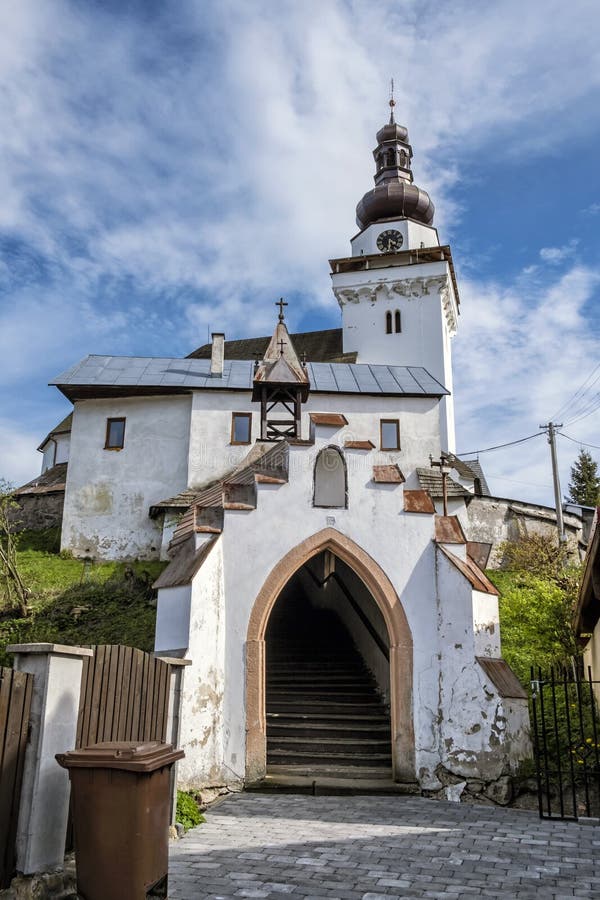 Farský kostol sv. Jána Evanjelistu v Banskej Belej