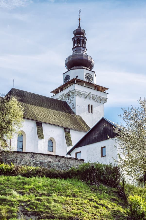 Farský kostol sv. Jána Evanjelistu v Banskej Belej