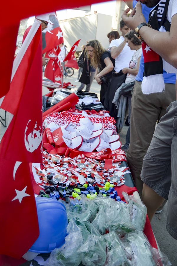 Park-Proteste und Ereignisse Taksim Gezi Produkte verkauft in den protes stockbild Park-Proteste und Ereignisse Taksim Gezi Produkte verkauft in den protes stockbild