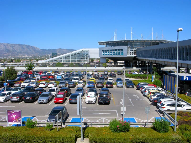 Parkende Autos, Athen-Flughafen stockfotografie Parkende Autos, Athen-Flughafen stockfotografie