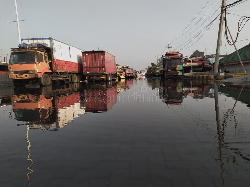 Parking trucks on water editorial photo. Image of port 260643581
