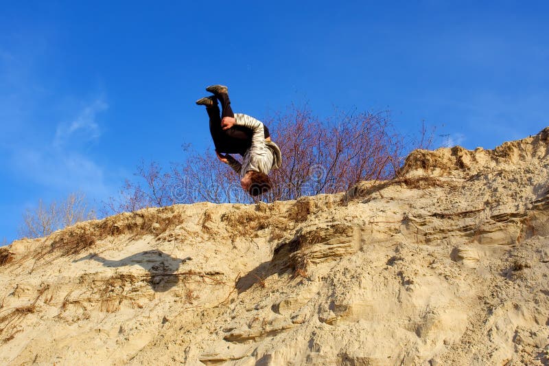 parkour utför tonåringen arkivfoton parkour utför tonåringen arkivfoton