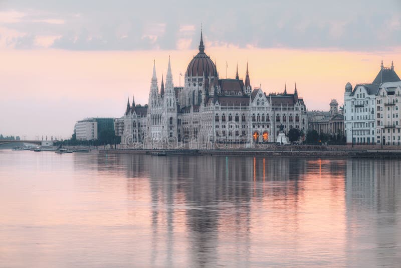 Parlaments-Gebäude in Budapest, Ungarn lizenzfreies stockbild Parlaments-Gebäude in Budapest, Ungarn lizenzfreies stockbild
