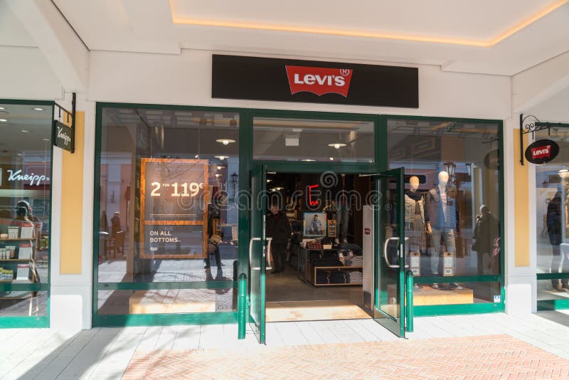 Levis Store in Parndorf, Austria. Editorial Stock Image - Image of  business, commerce: 110309594