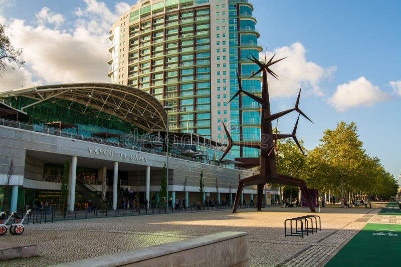 Parque DAS Nacoes στη Λισσαβώνα στοκ φωτογραφία με δικαίωμα ελεύθερης χρήσης Parque DAS Nacoes στη Λισσαβώνα στοκ φωτογραφία με δικαίωμα ελεύθερης χρήσης