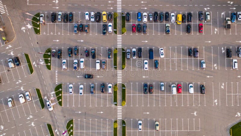 Parque de estacionamento do carro visto de cima de, vista aérea